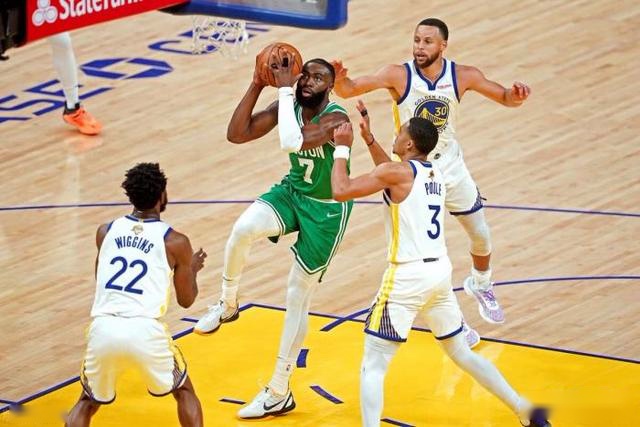 曼城官方送别沃克 你一直是曼城的重要一员