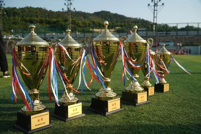 杨43分老鹰力克太阳 字母哥三双雄鹿大胜国王